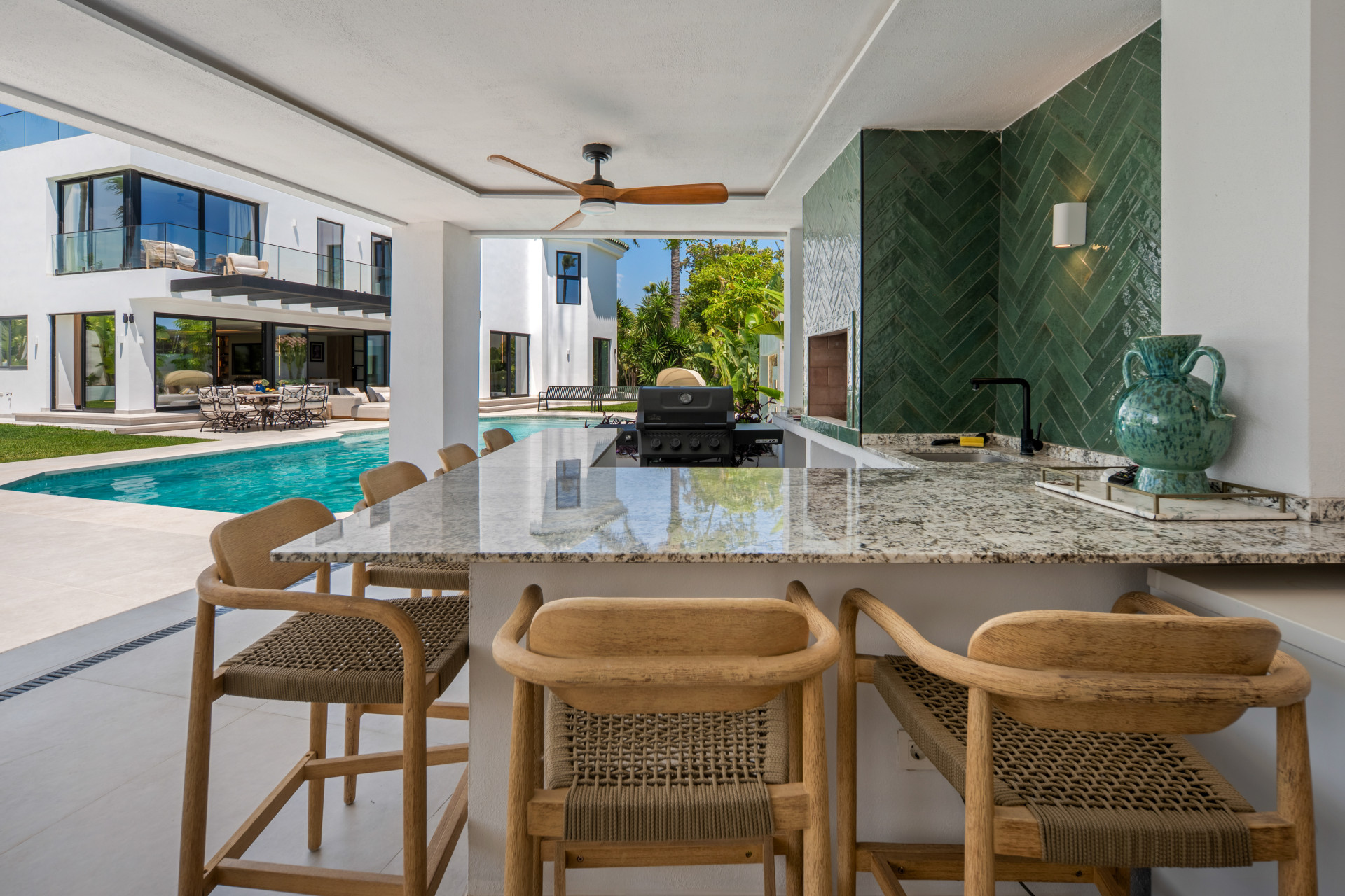 6 Bedroom Villa in Estepona - Photo 19