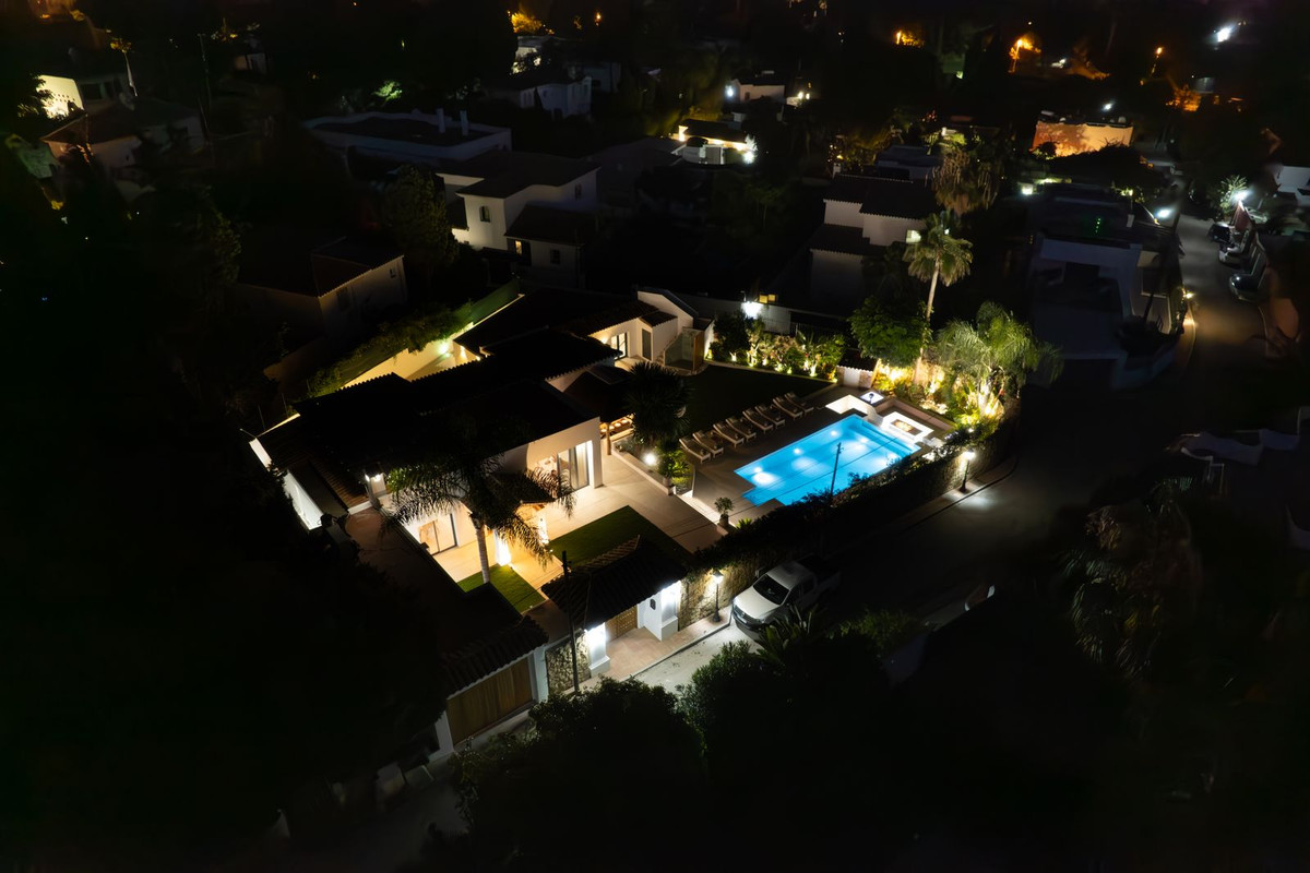 6 Bedroom Villa in Marbella - Photo 11