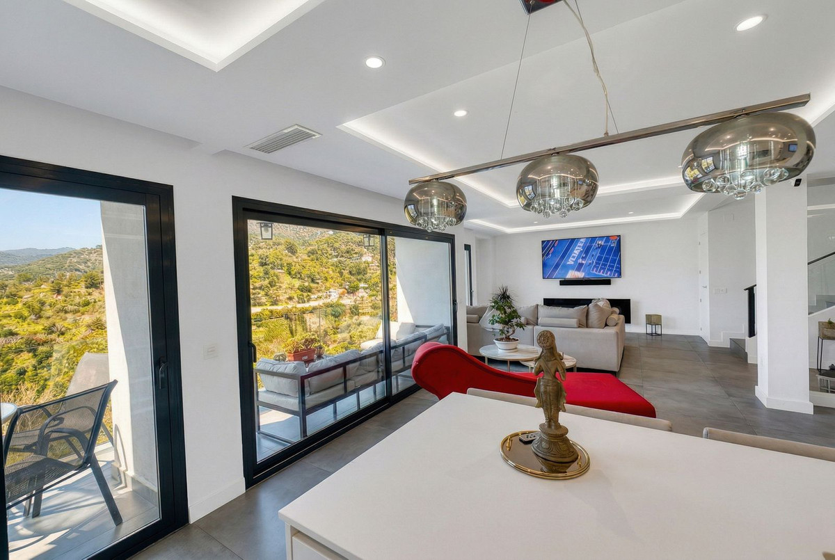 4 Bedroom Villa in Istán - Photo 22