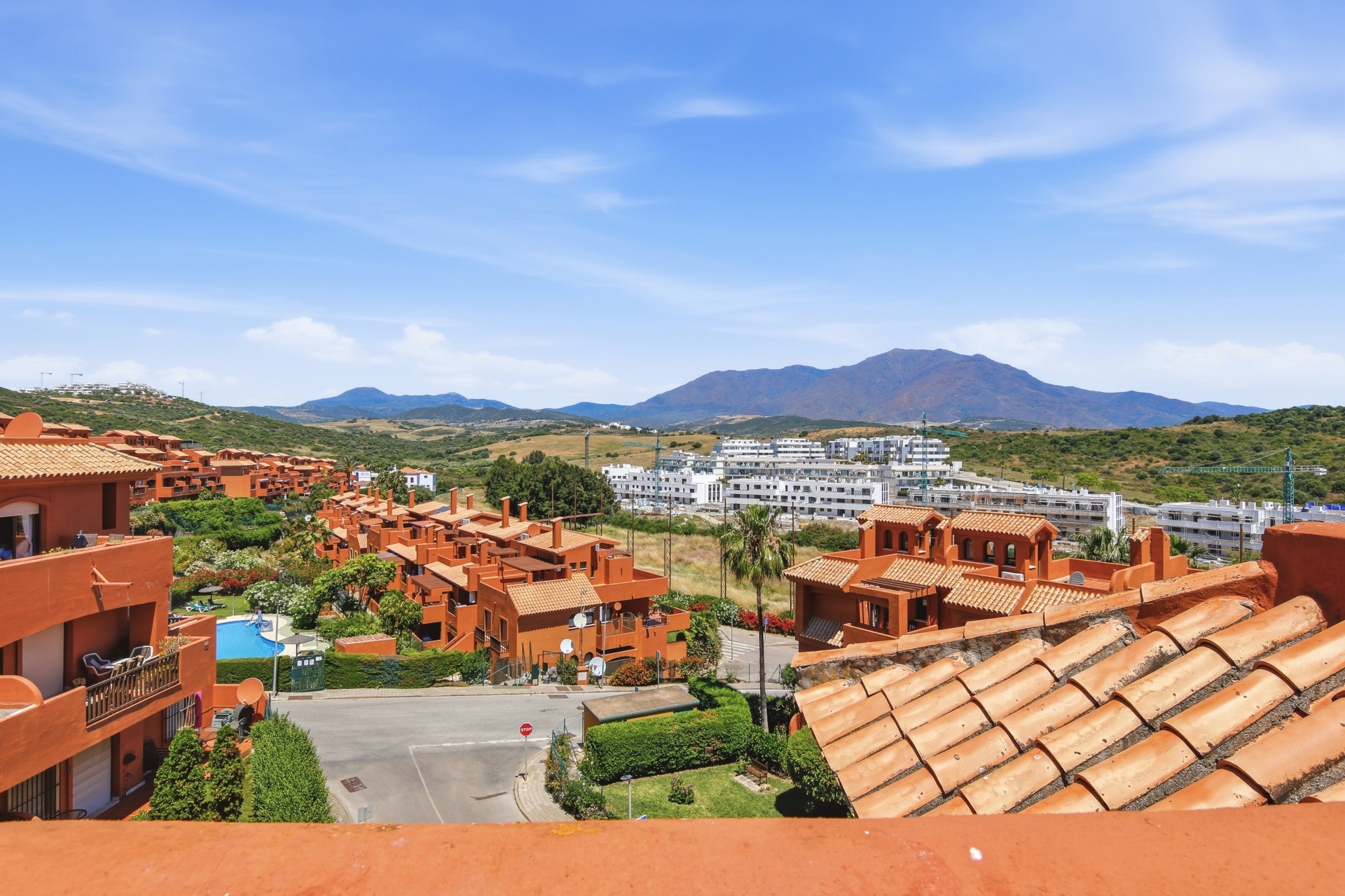 3 Bedroom Penthouse in Estepona - Photo 9