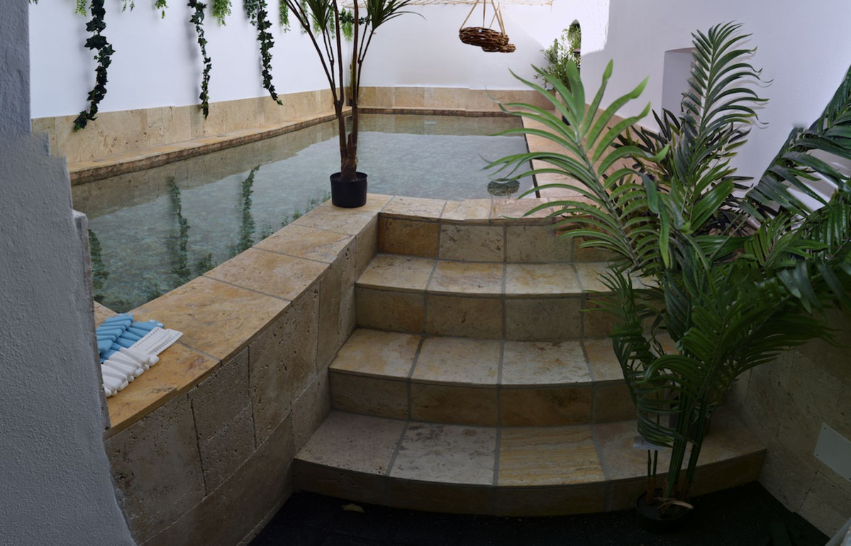 4 Bedroom Townhouse in Estepona - Photo 31