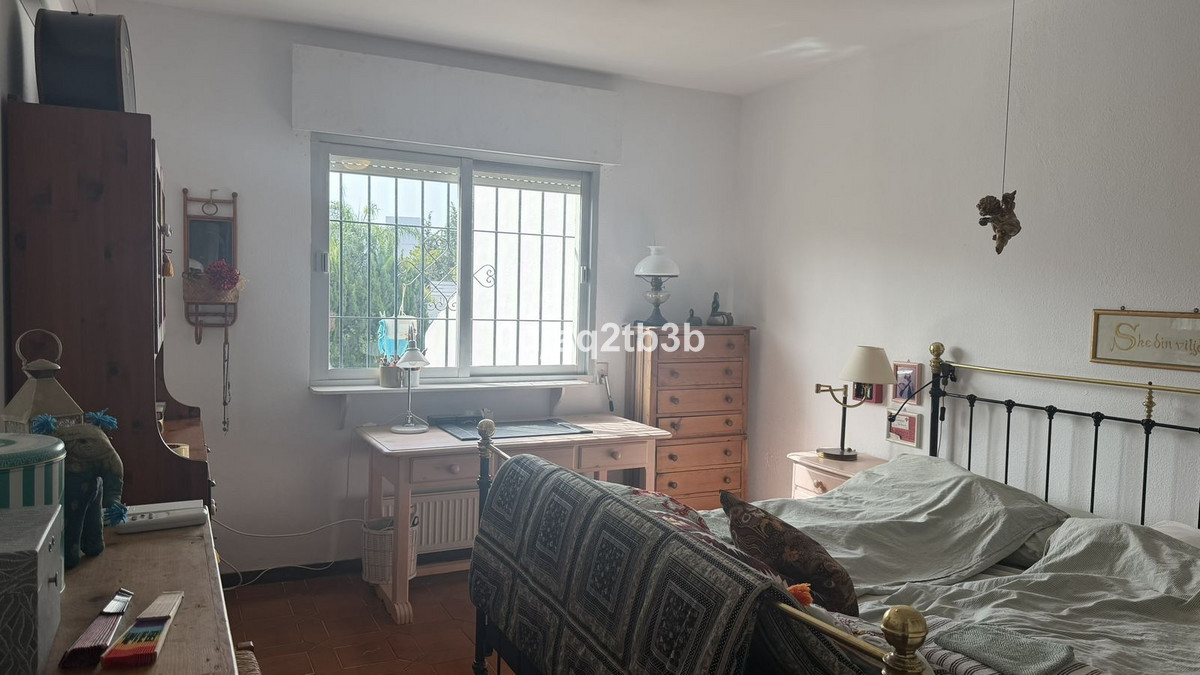 2 Bedroom Apartment in Marbella - Photo 10