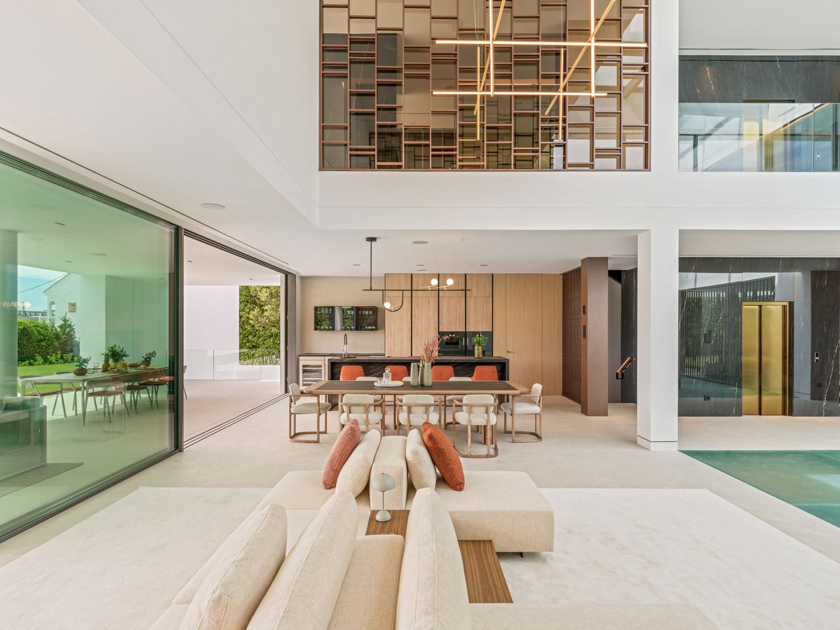 5 Bedroom Villa in Marbella - Photo 25