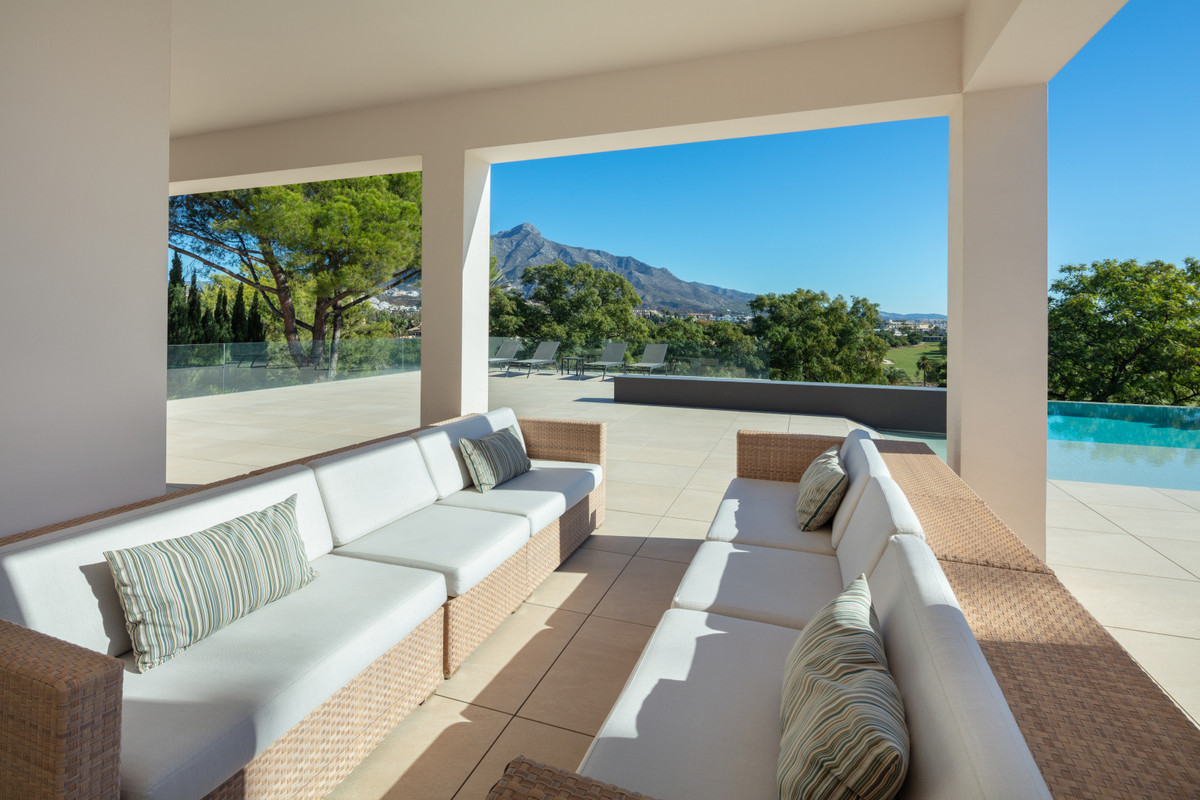 6 Bedroom Villa in Marbella - Photo 4