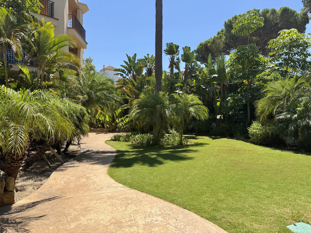 2 Bedroom Apartment in Marbella - Photo 20