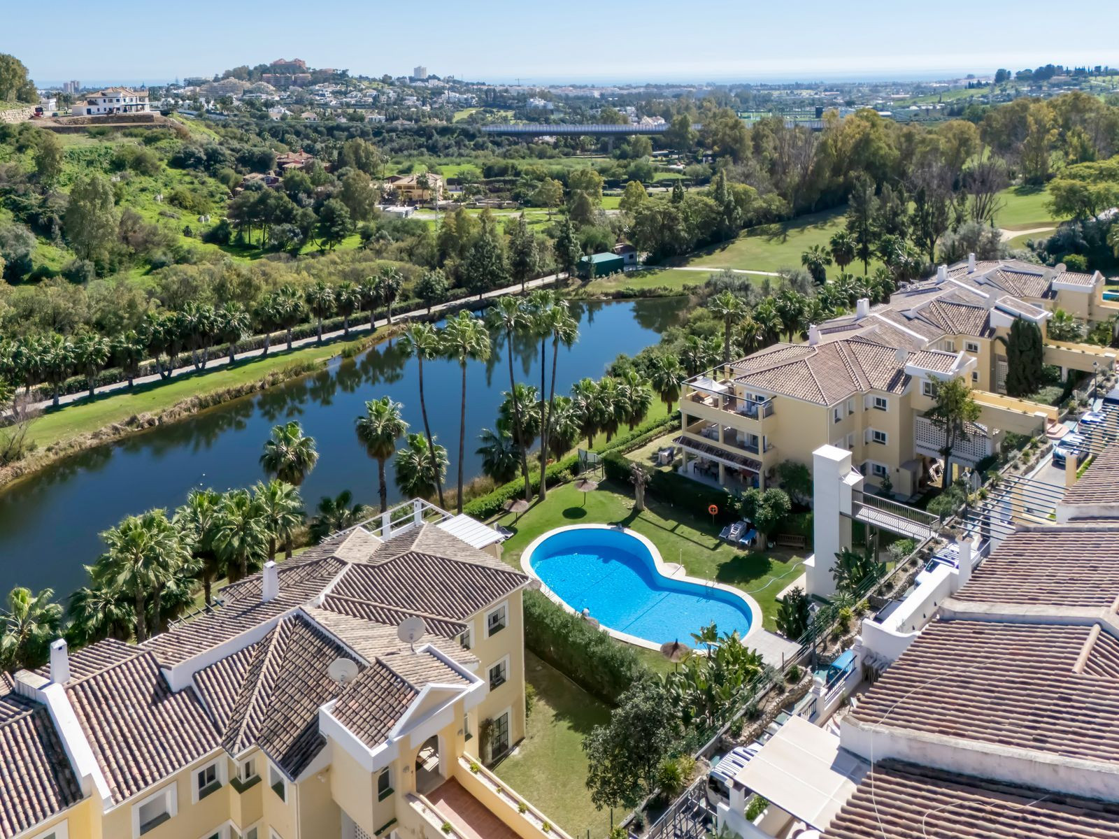 3 Bedroom Apartment in Benahavís - Photo 7