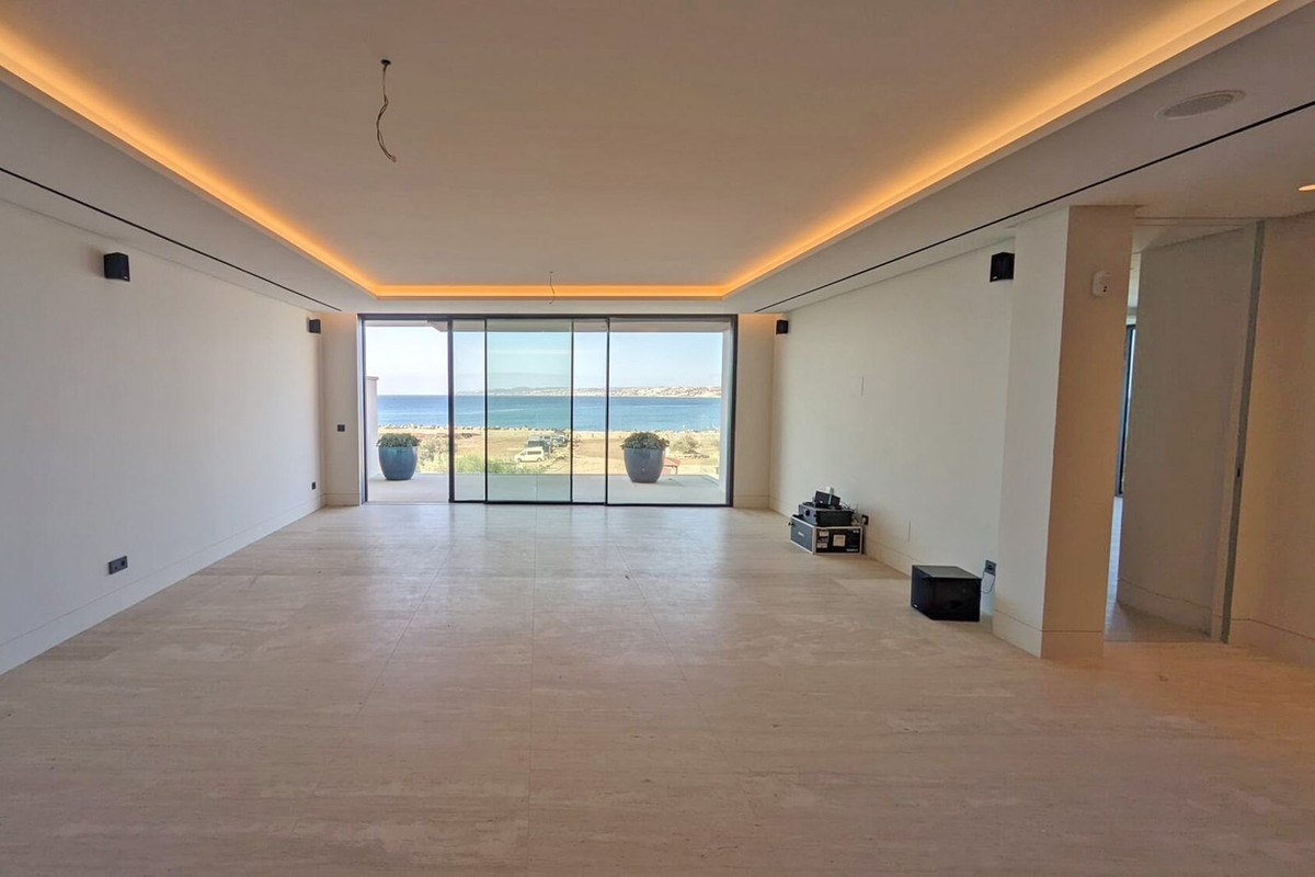 3 Bedroom Apartment in Estepona - Photo 8