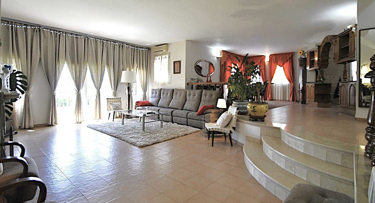 4 Bedroom Villa in Mijas - Photo 5