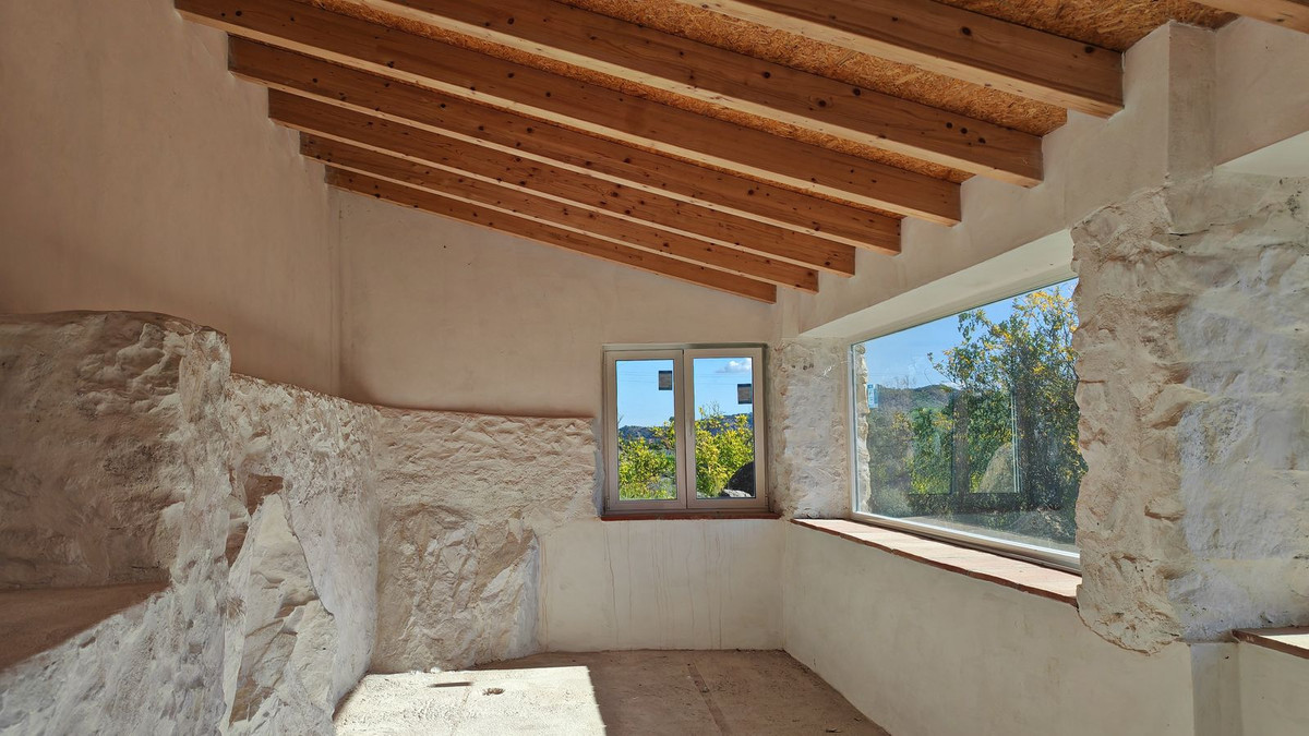 Chalet de 4 dormitorios con piscina en Málaga – Foto 5