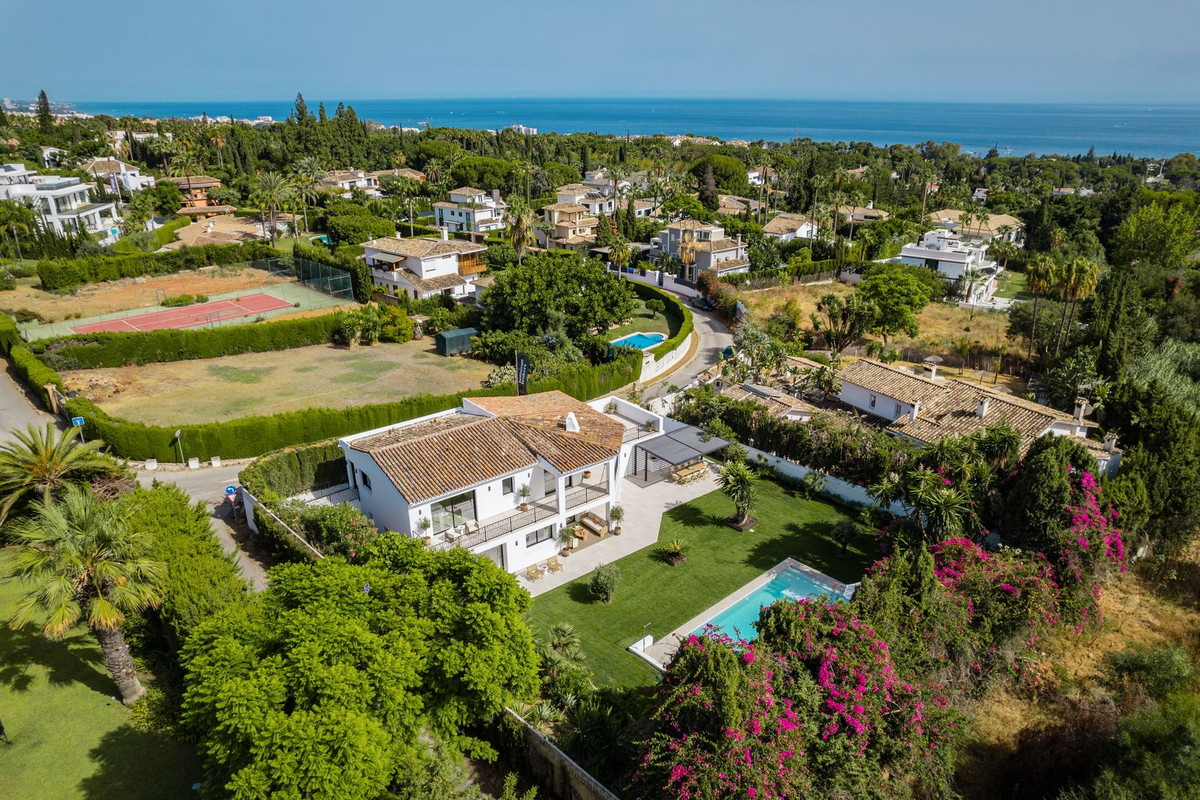 4 Bedroom Villa in Marbella - Photo 42