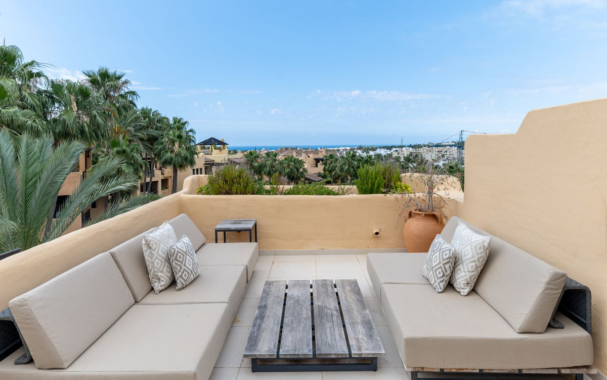 3 Bedroom Penthouse in Estepona - Photo 31