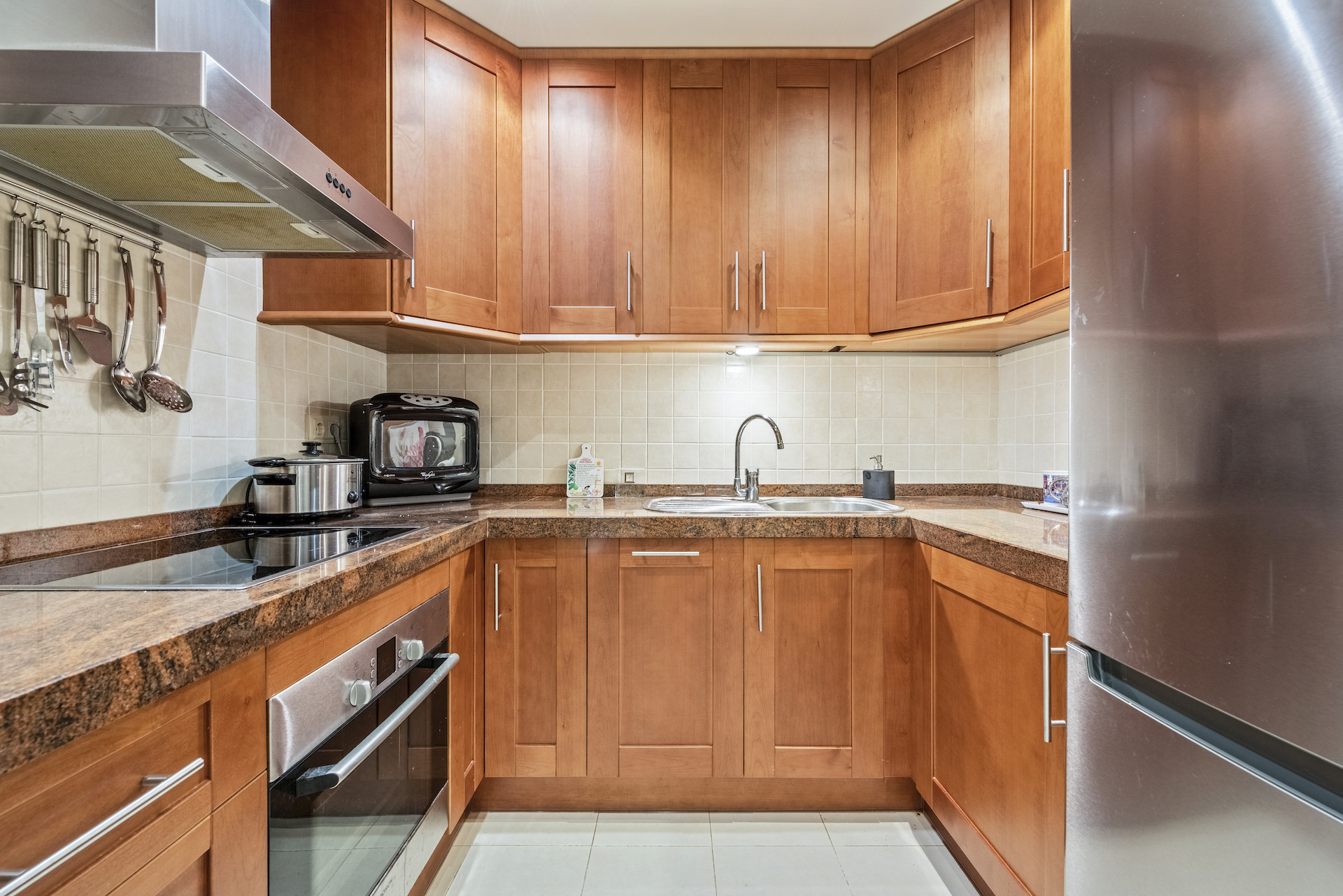 1 Bedroom Apartment in Benahavís - Photo 6