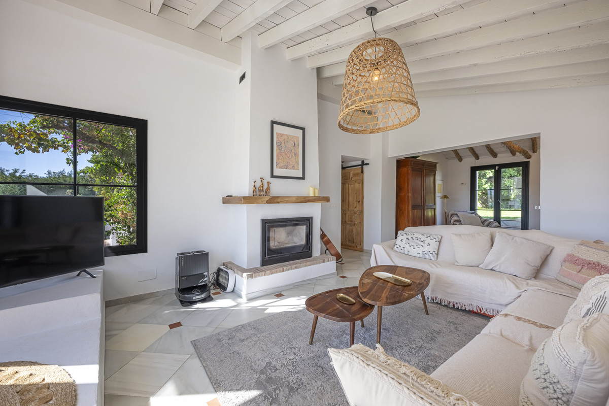 4 Bedroom Villa in San Pedro de Alcántara - Photo 18