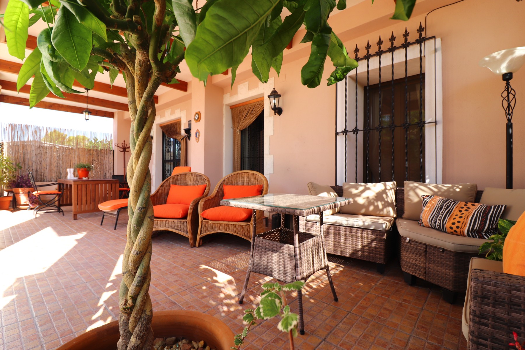Chalet de 4 dormitorios en Alicante – Foto 5