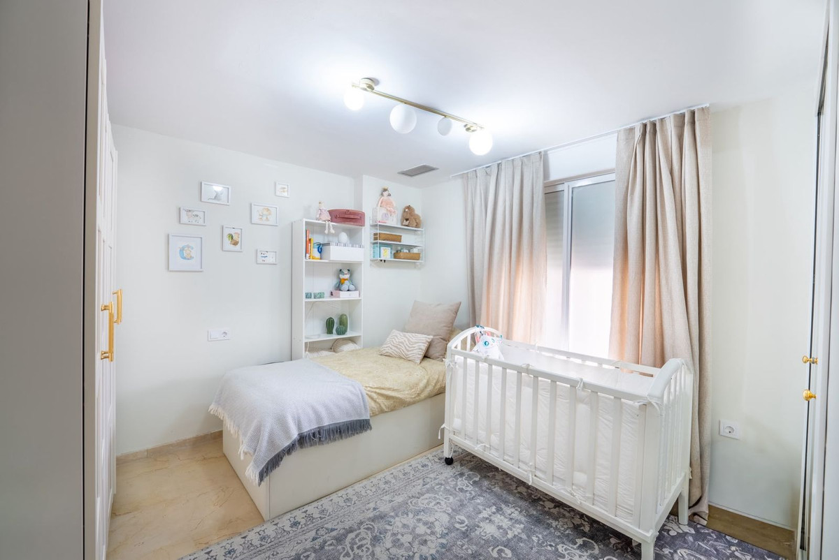 2 Bedroom Apartment in San Pedro de Alcántara - Photo 11