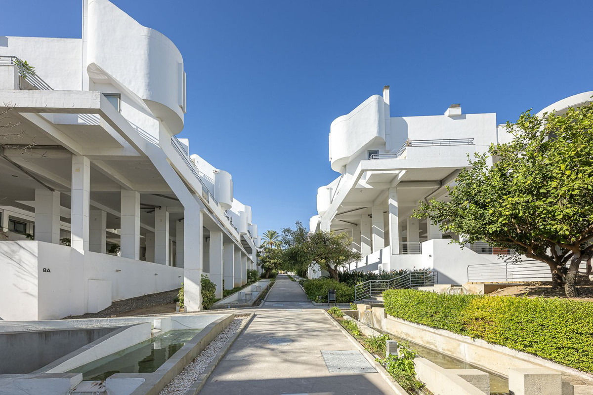 5 Bedroom Penthouse in Mijas - Photo 42