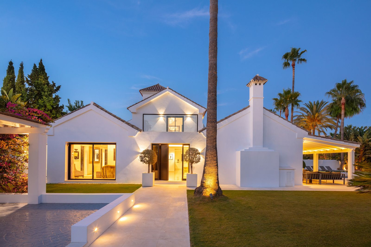 4 Bedroom Villa in Marbella - Photo 3