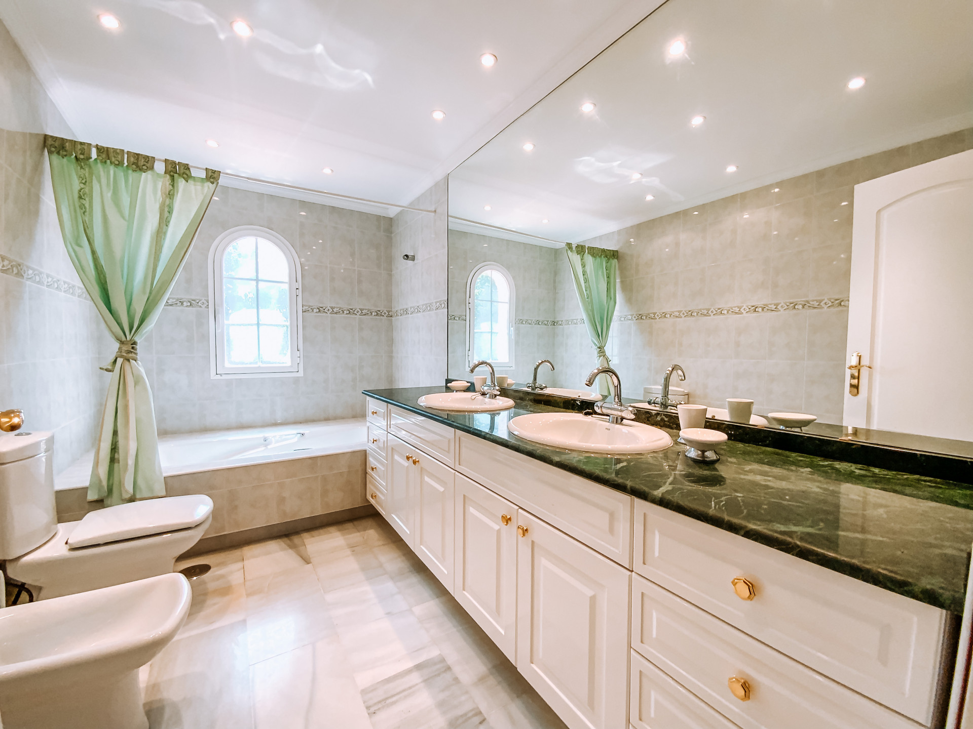 6 Bedroom Villa in Mijas - Photo 35