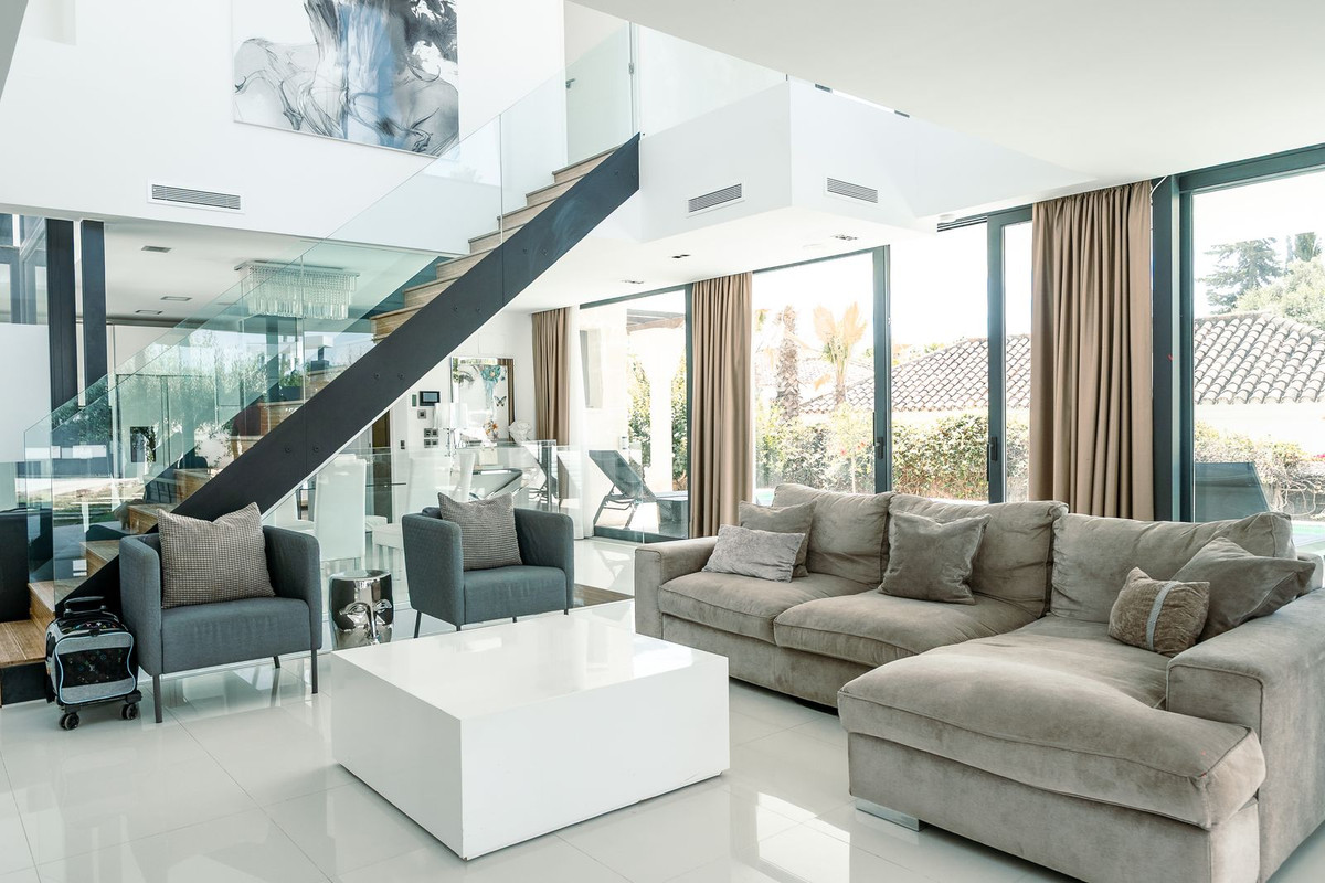 5 Bedroom Villa in Marbella - Photo 11