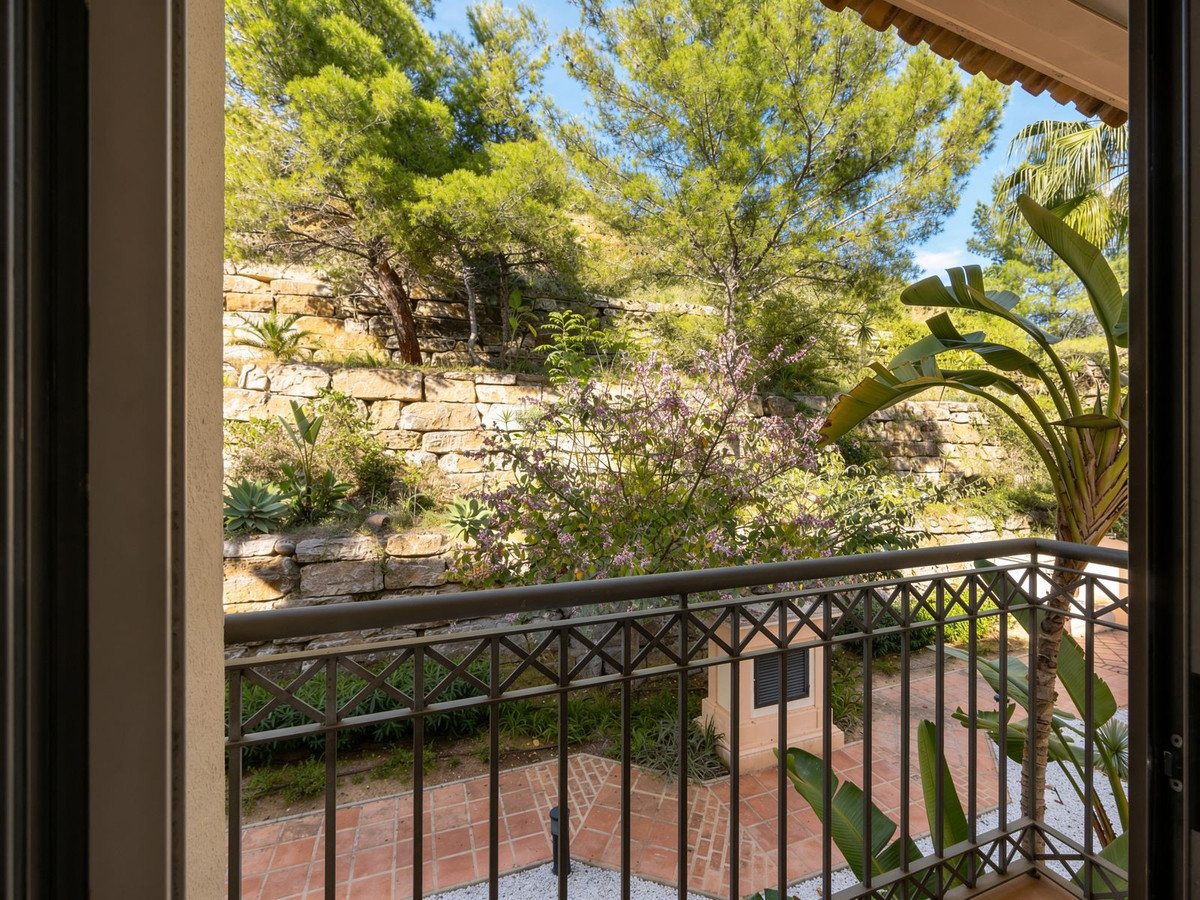 2 Bedroom Apartment in Marbella - Photo 15