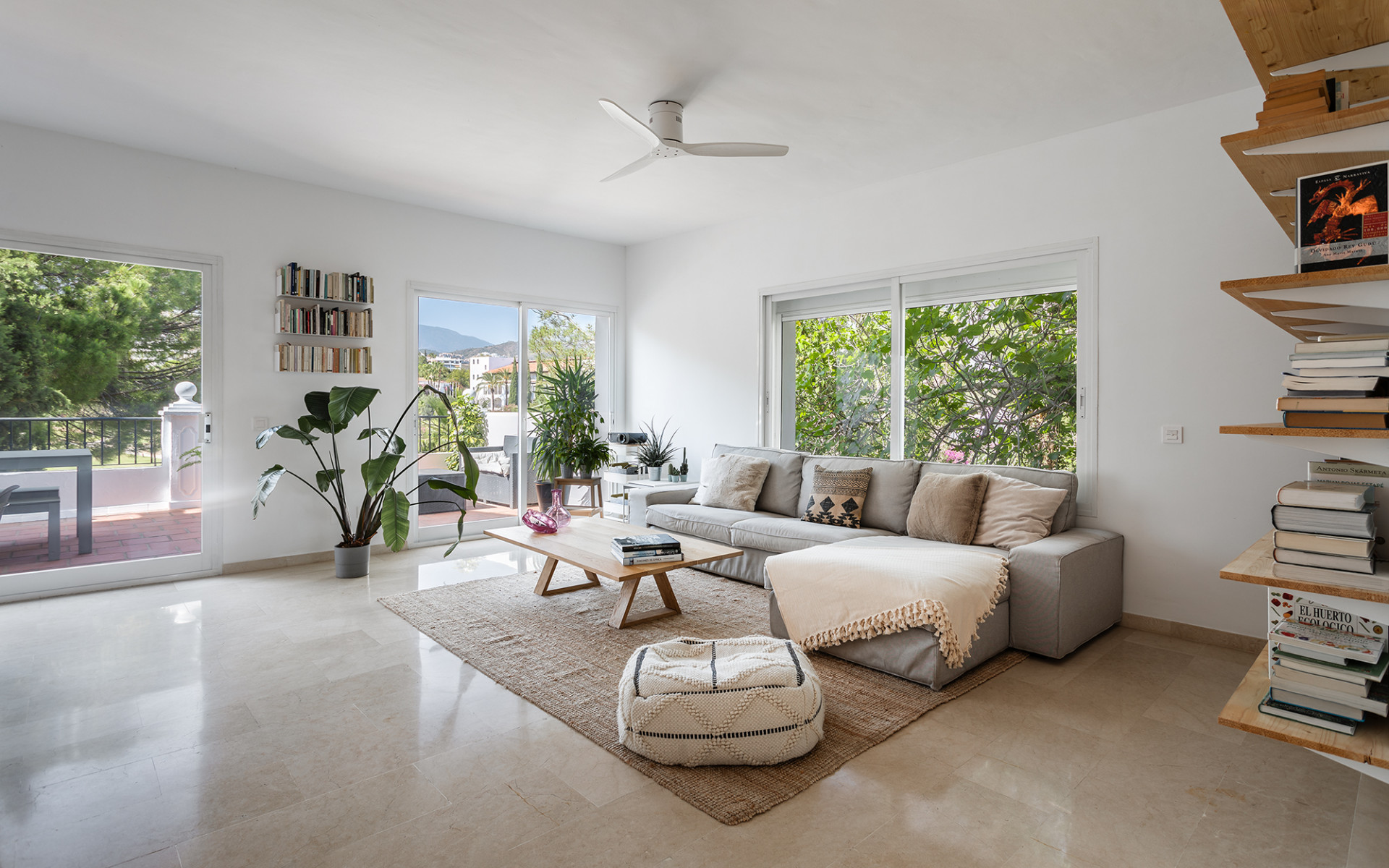 4 Bedroom Townhouse in Benahavís - Photo 6