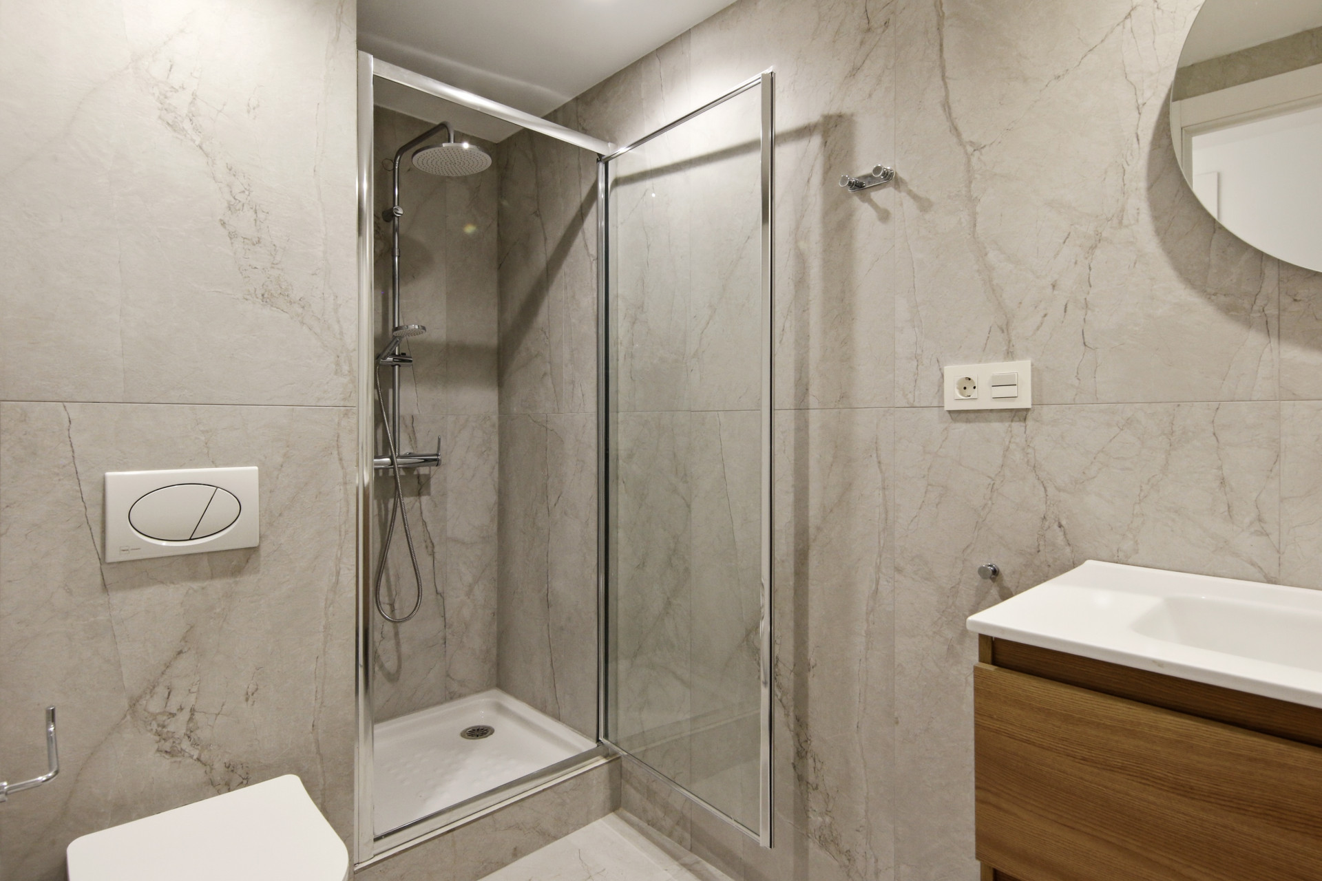 2 Bedroom Apartment in Marbella - Photo 8