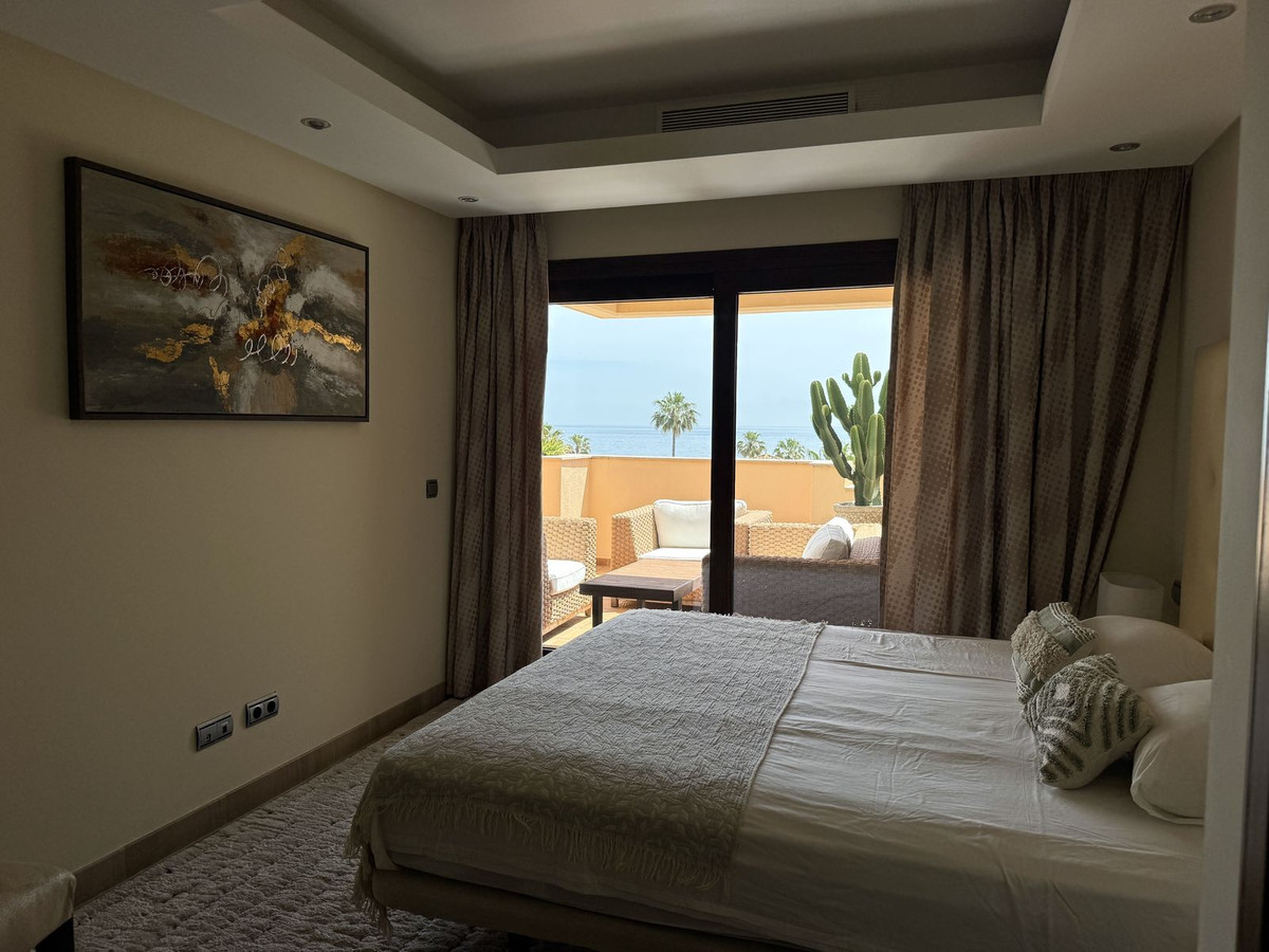 2 Bedroom Penthouse in Estepona - Photo 8