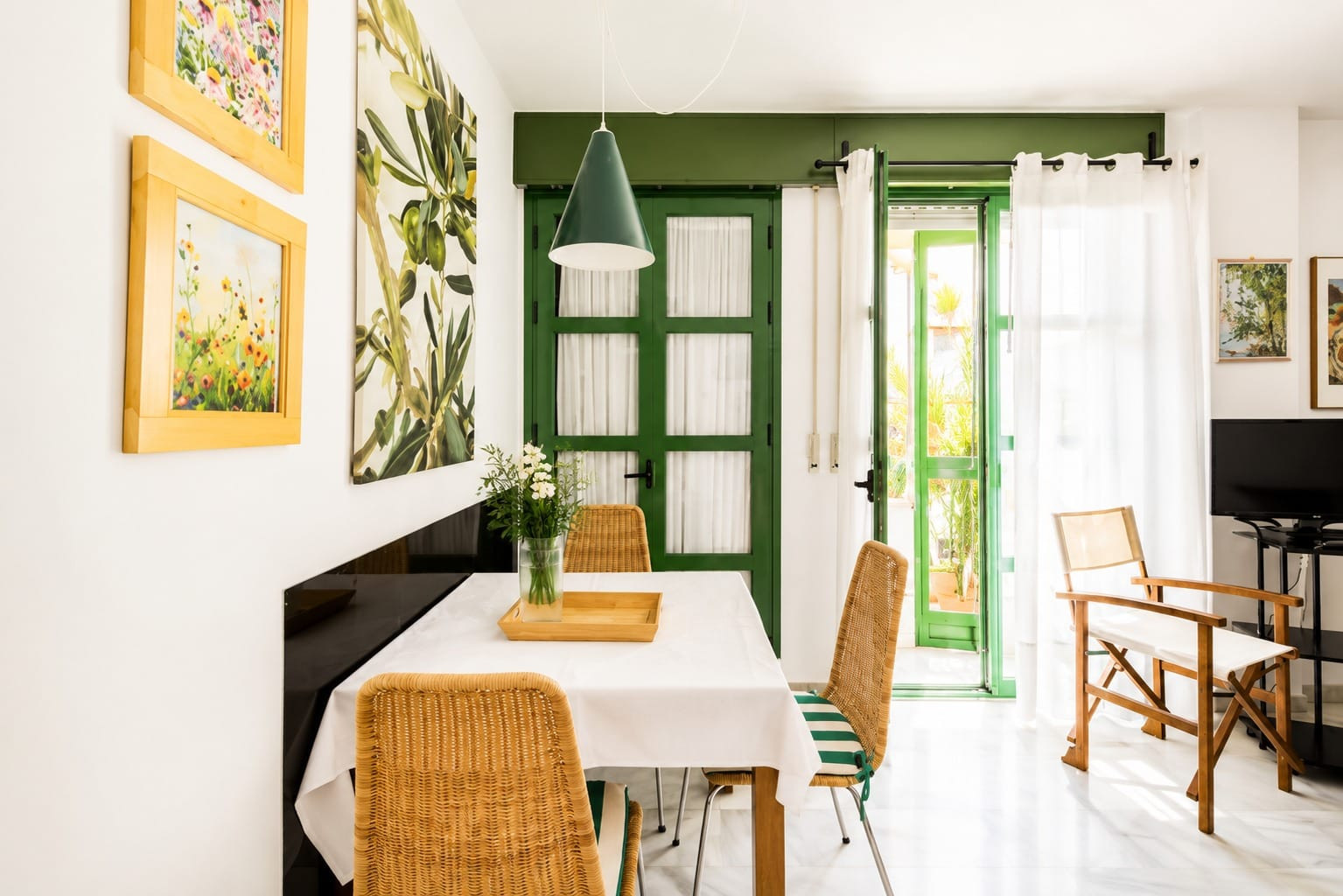 1 Bedroom Apartment in Málaga - Photo 2