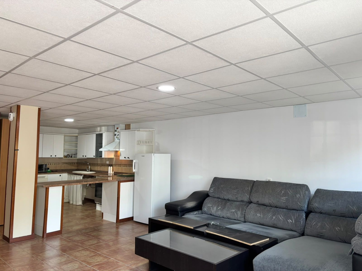 6 Bedroom Villa in Alhaurín de la Torre - Photo 8