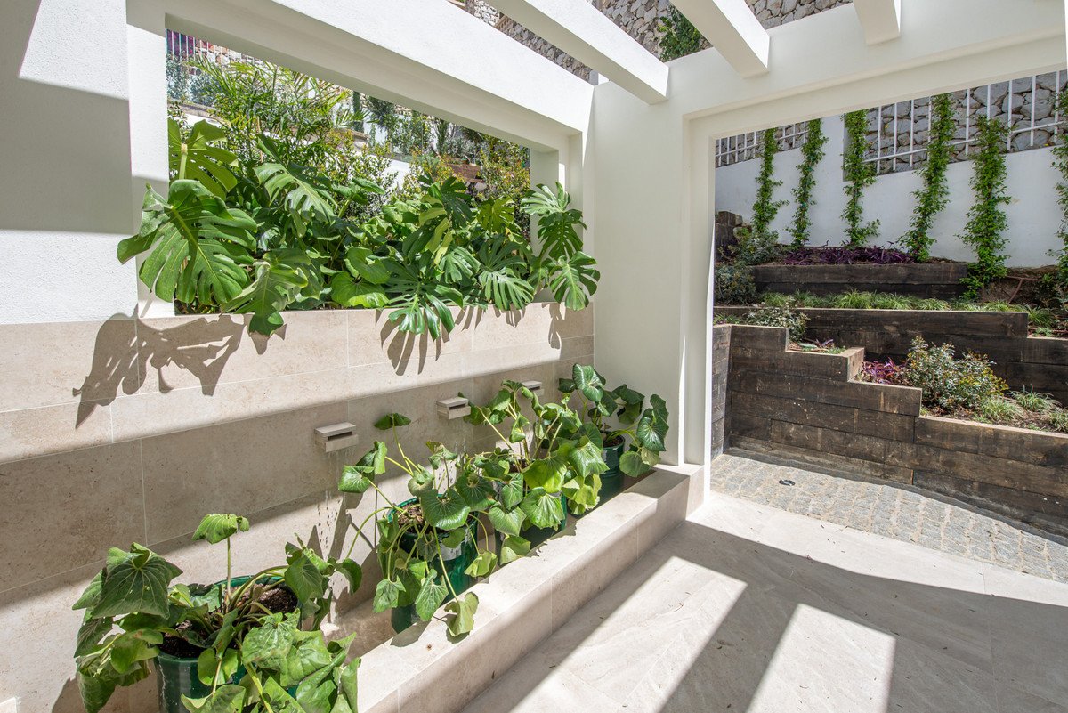 5 Bedroom Villa in Marbella - Photo 7