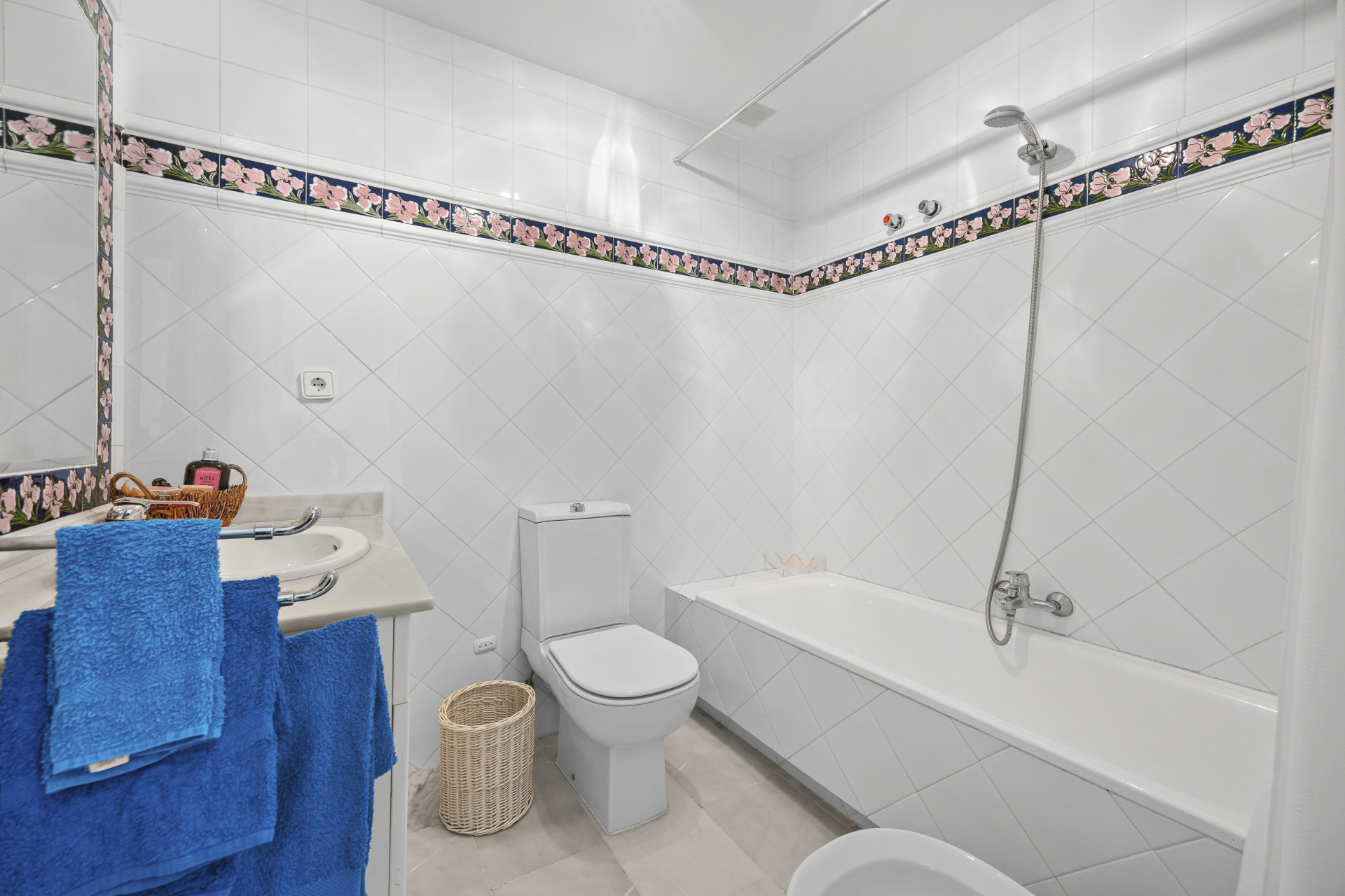 5 Bedroom Townhouse in Estepona - Photo 24