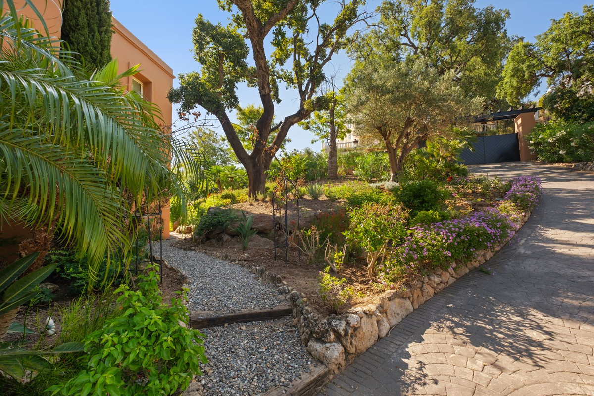 5 Bedroom Villa in Marbella - Photo 50