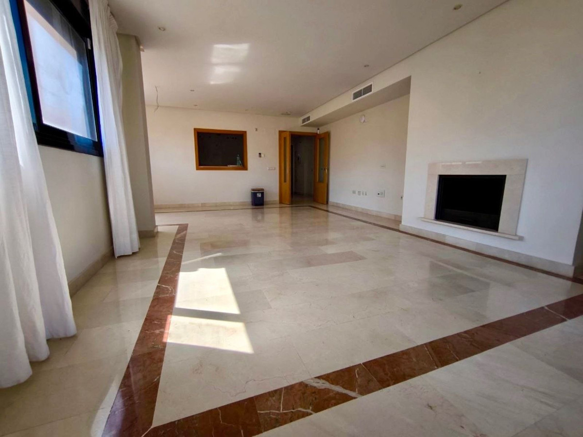 Piso de 2 dormitorios con piscina en Málaga – Foto 12