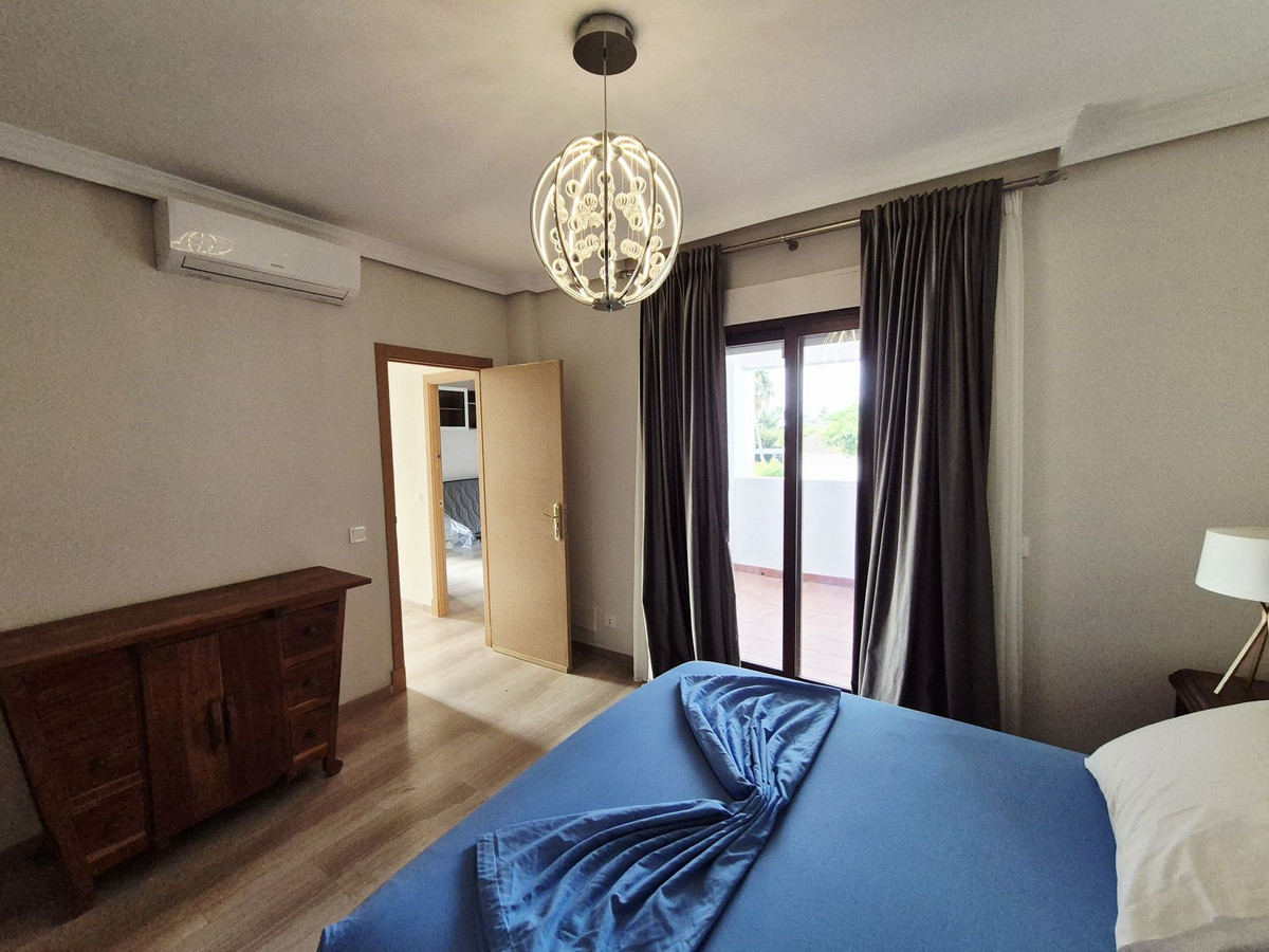 4 Bedroom Villa in San Pedro de Alcántara - Photo 15