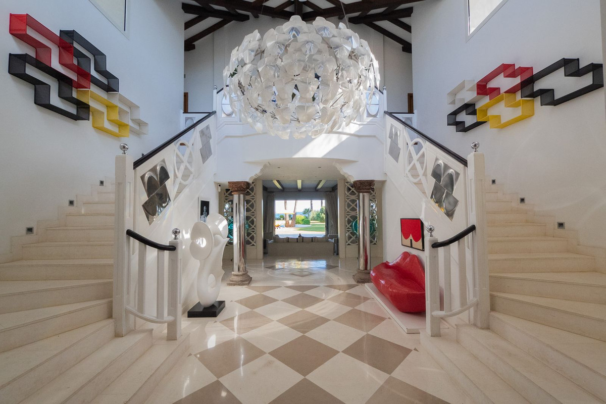 10 Bedroom Villa in Estepona - Photo 21