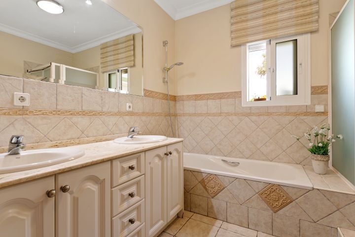 4 Bedroom Villa in Istán - Photo 16