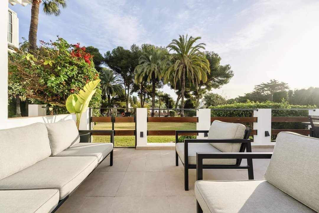 2 Bedroom Apartment in Marbella - Photo 2