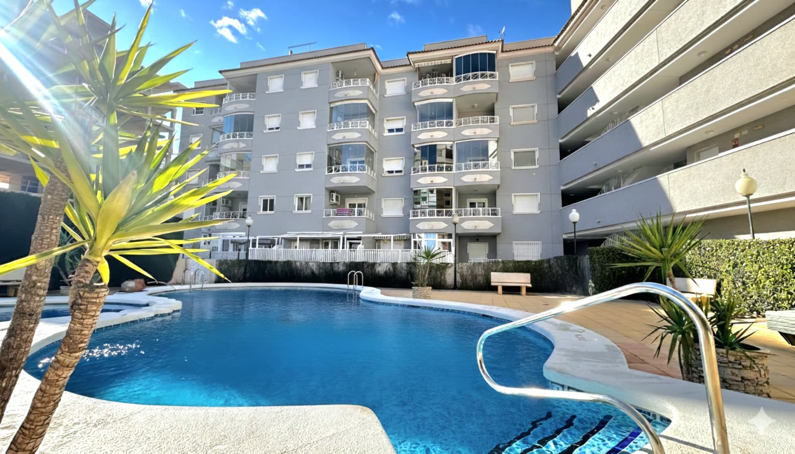 Apartamento com 2 quartos com piscina em Alicante, Espanha – Foto 1