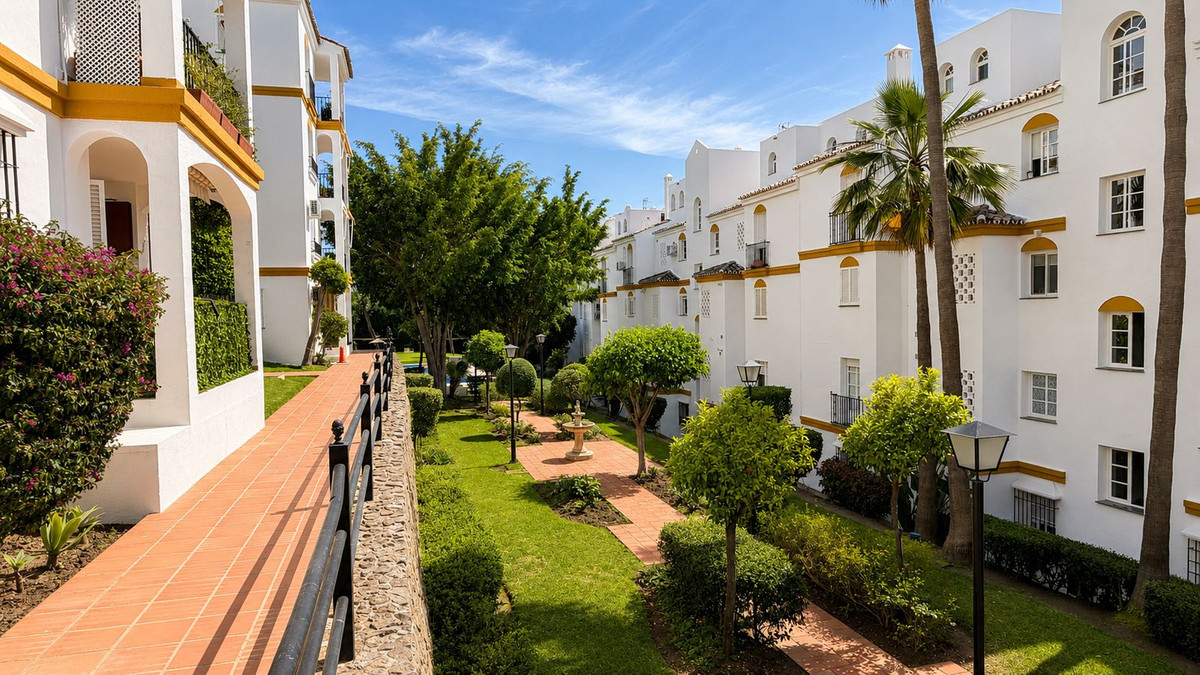 2 Bedroom Apartment in Estepona - Foto 16