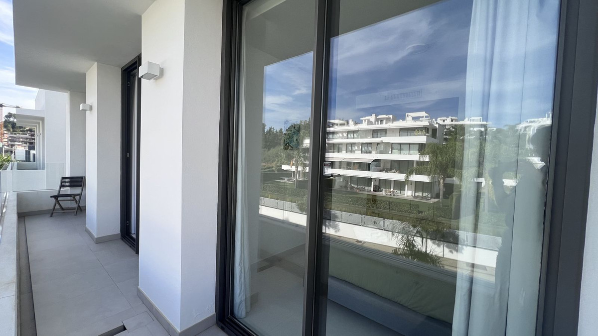 3 Bedroom Penthouse in Estepona - Photo 25