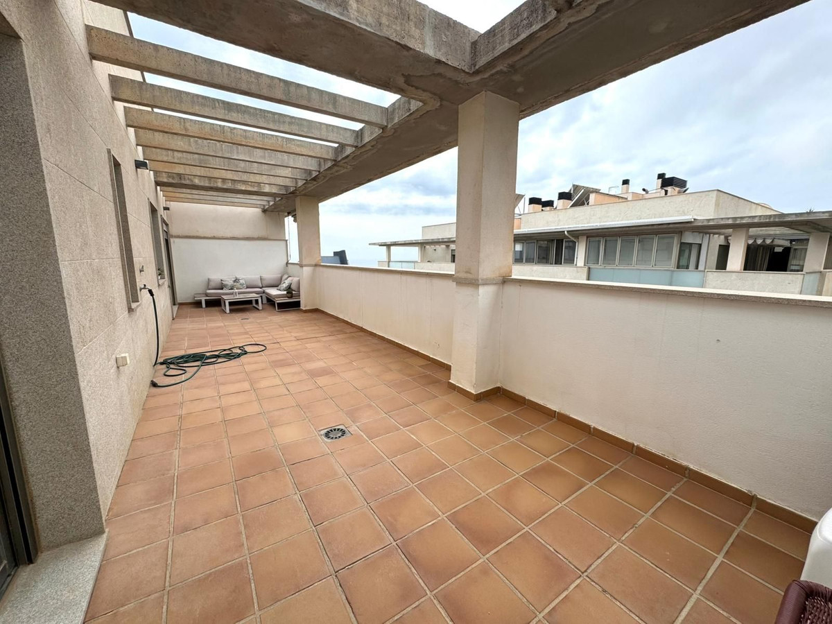 3 Bedroom Penthouse in Torremolinos - Photo 10