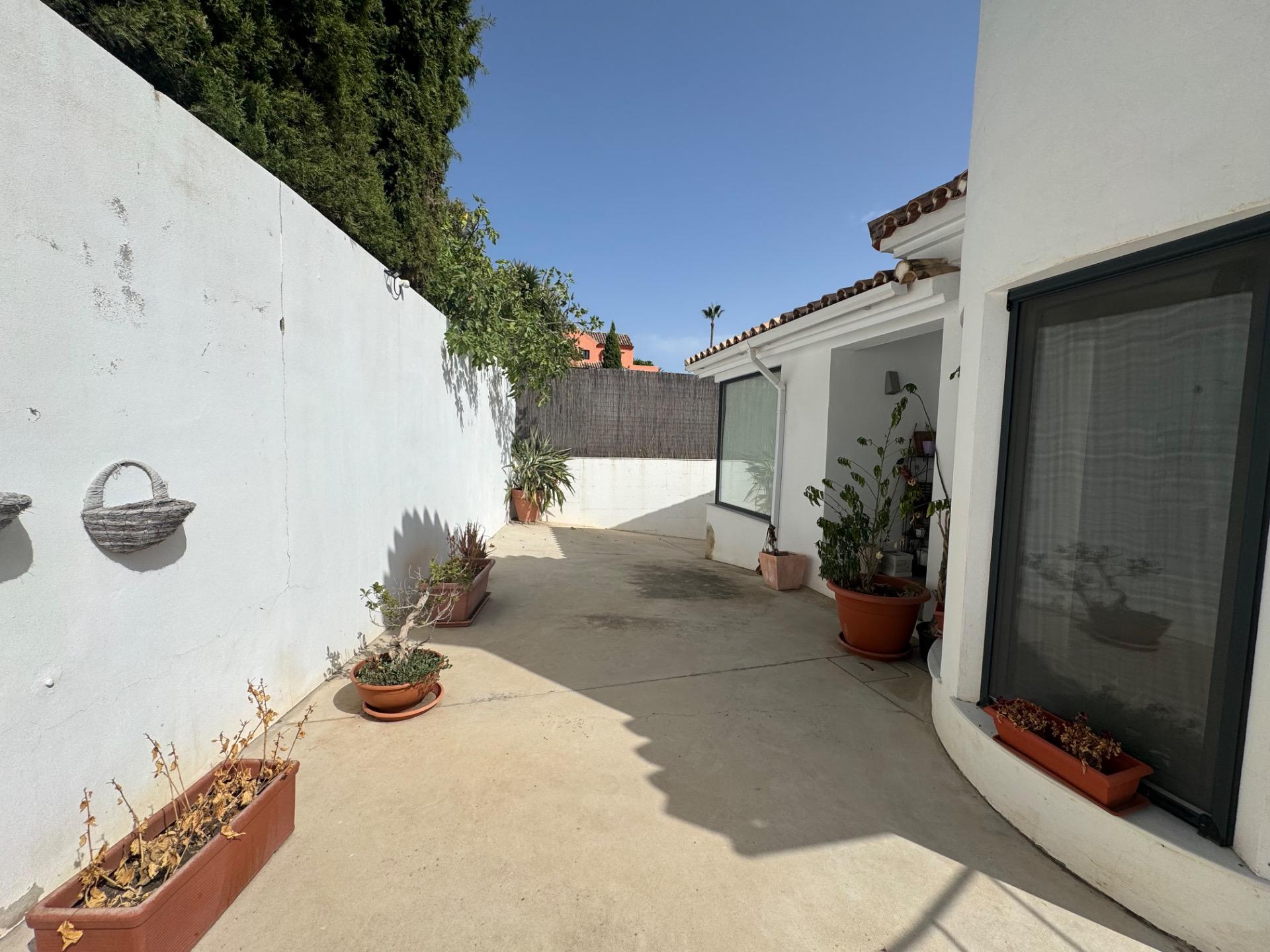 4 Bedroom Villa in Estepona - Photo 12