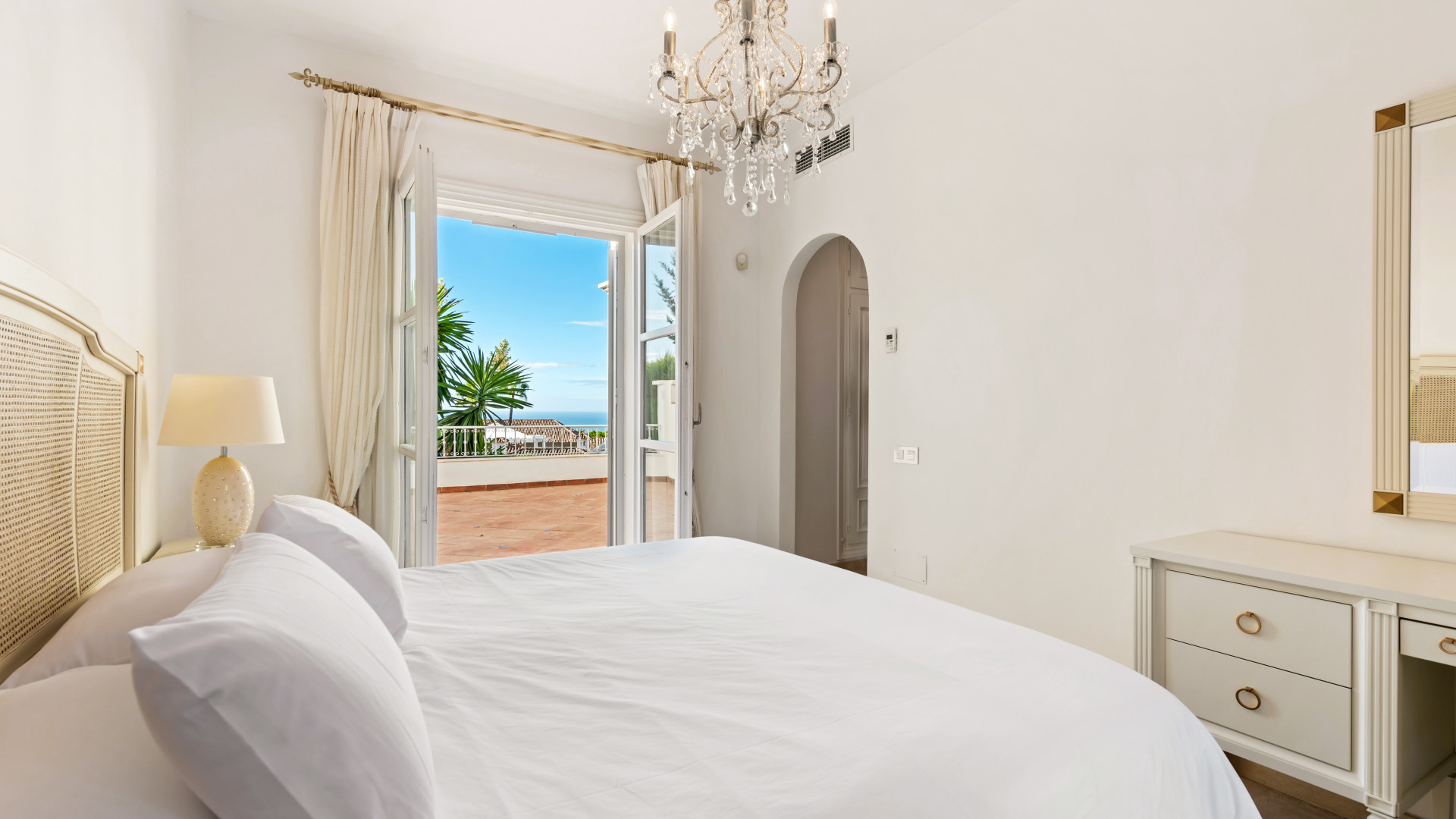 7 Bedroom Villa in Marbella - Photo 10
