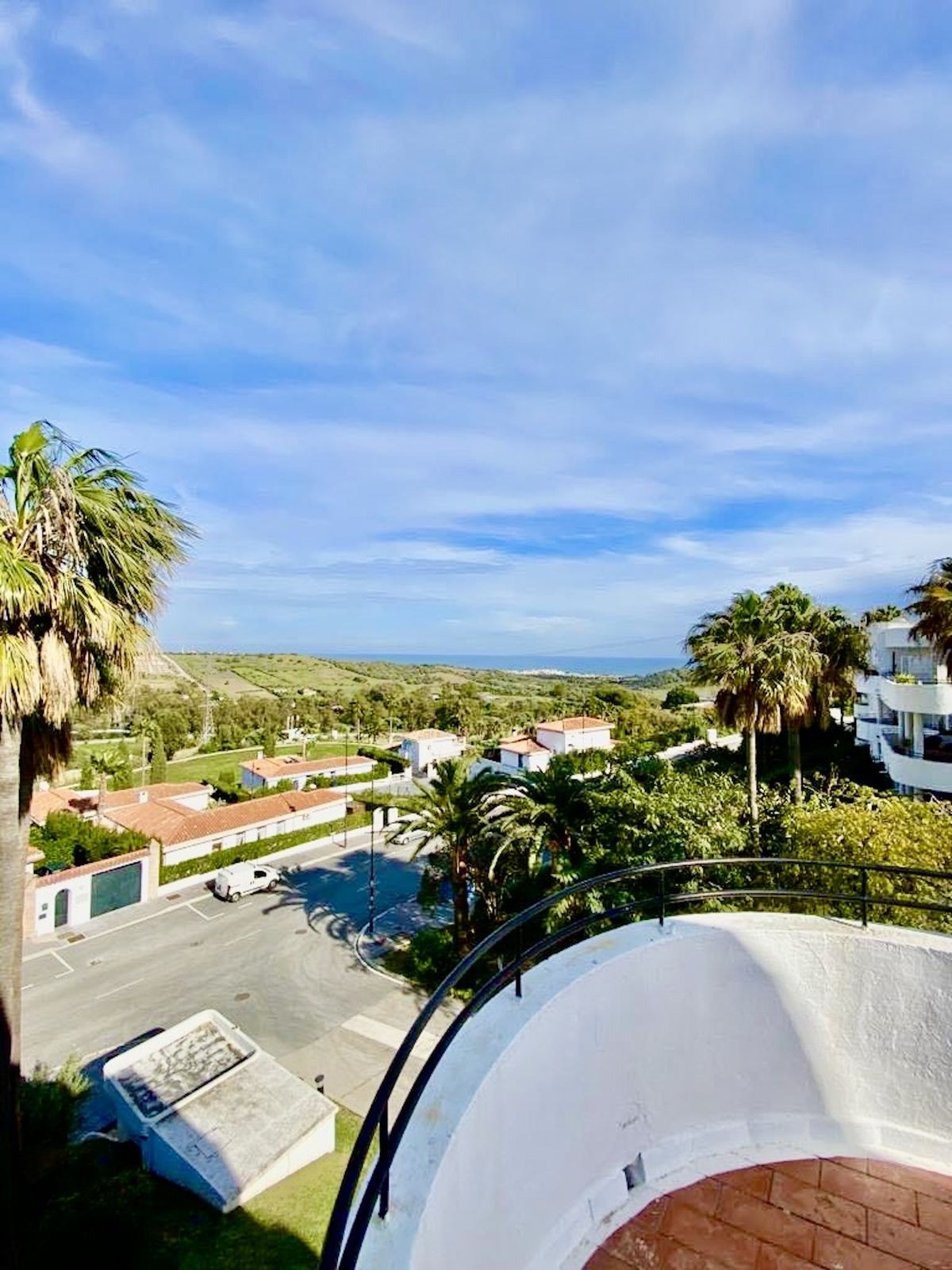 1 Bedroom Penthouse in Estepona - Photo 11
