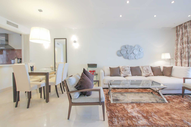 3 Bedroom Townhouse in Benahavís - Photo 5