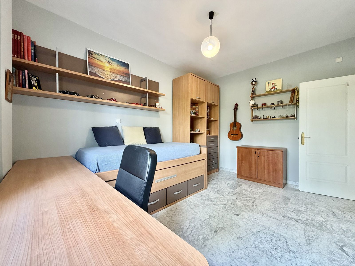 4 Bedroom Apartment in Marbella - Photo 22