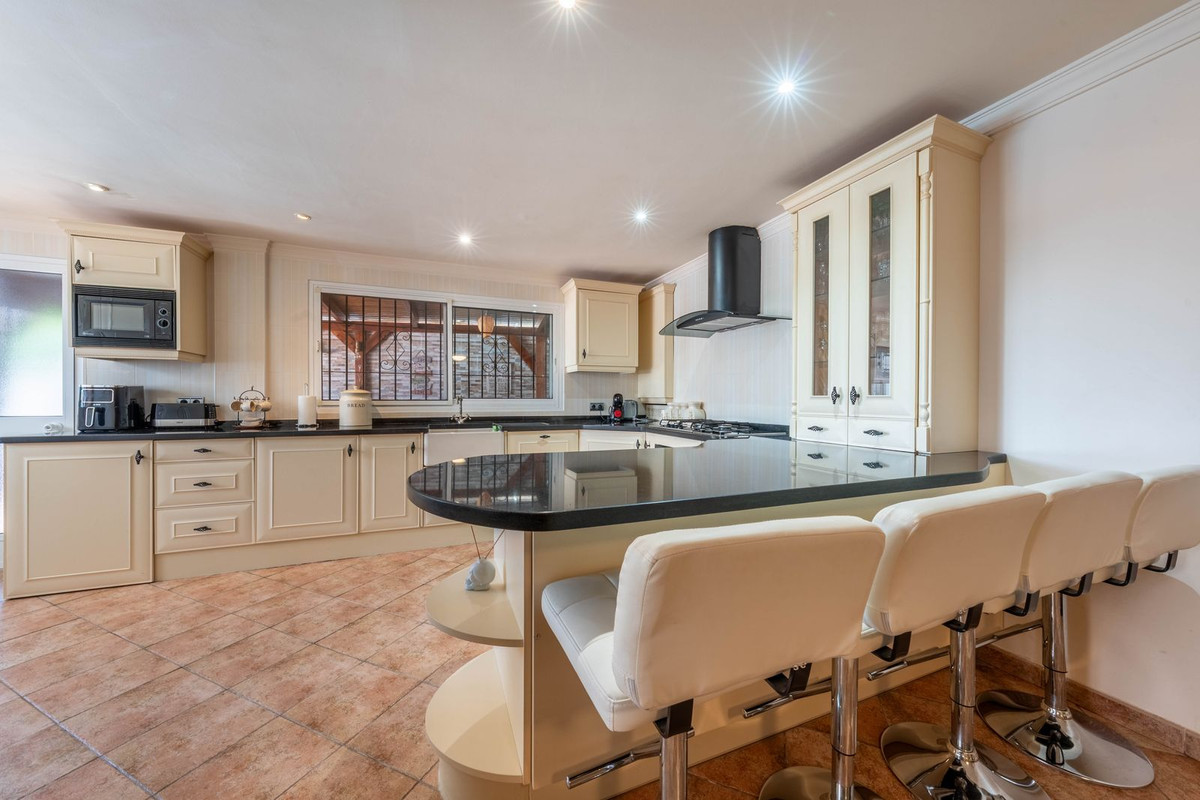 4 Bedroom Villa in Monda - Photo 34