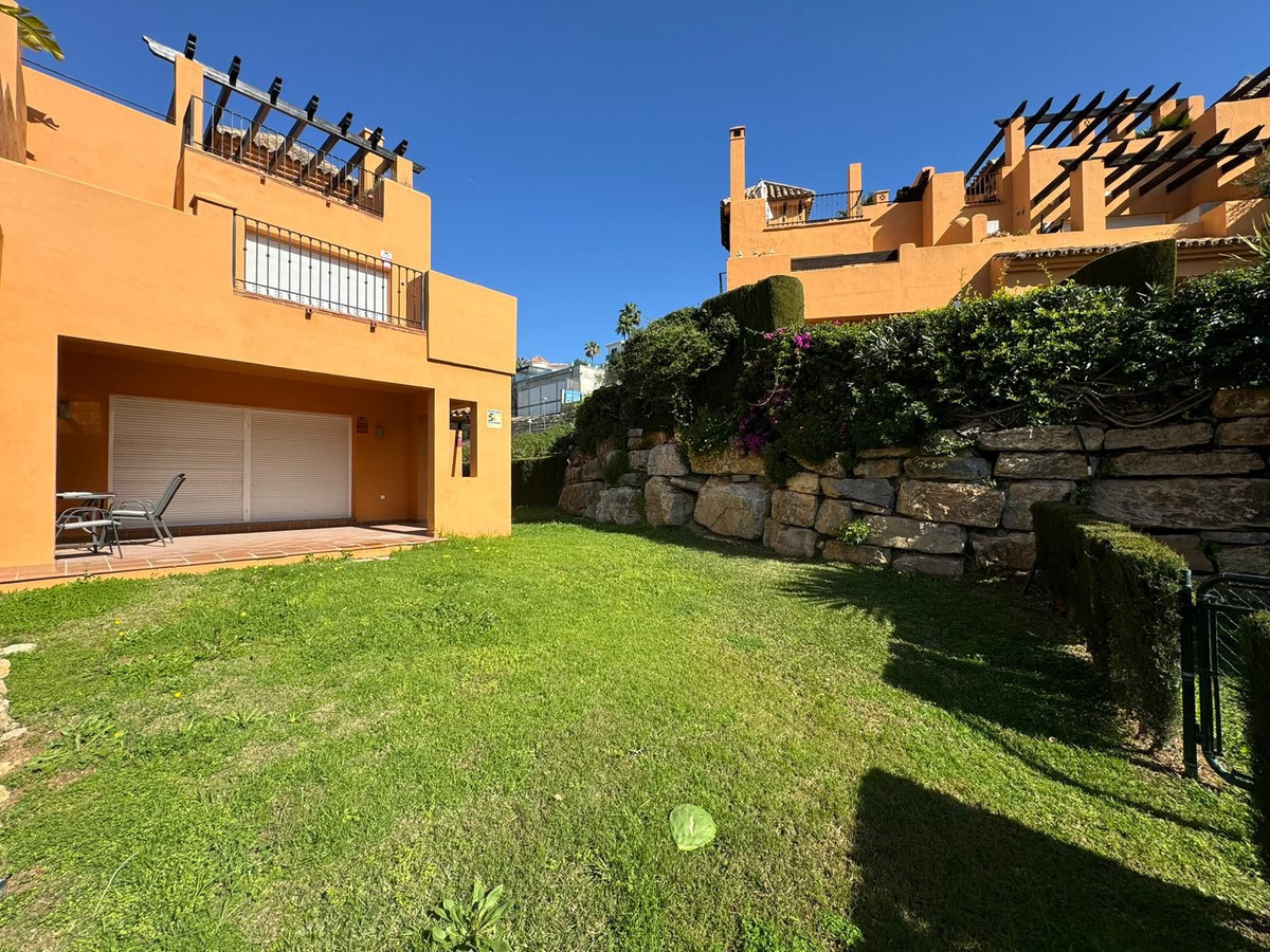 4 Bedroom Villa in Estepona - Photo 2
