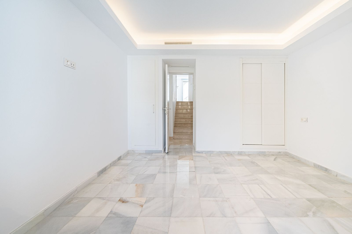 3 Bedroom Townhouse in Marbella - Photo 18