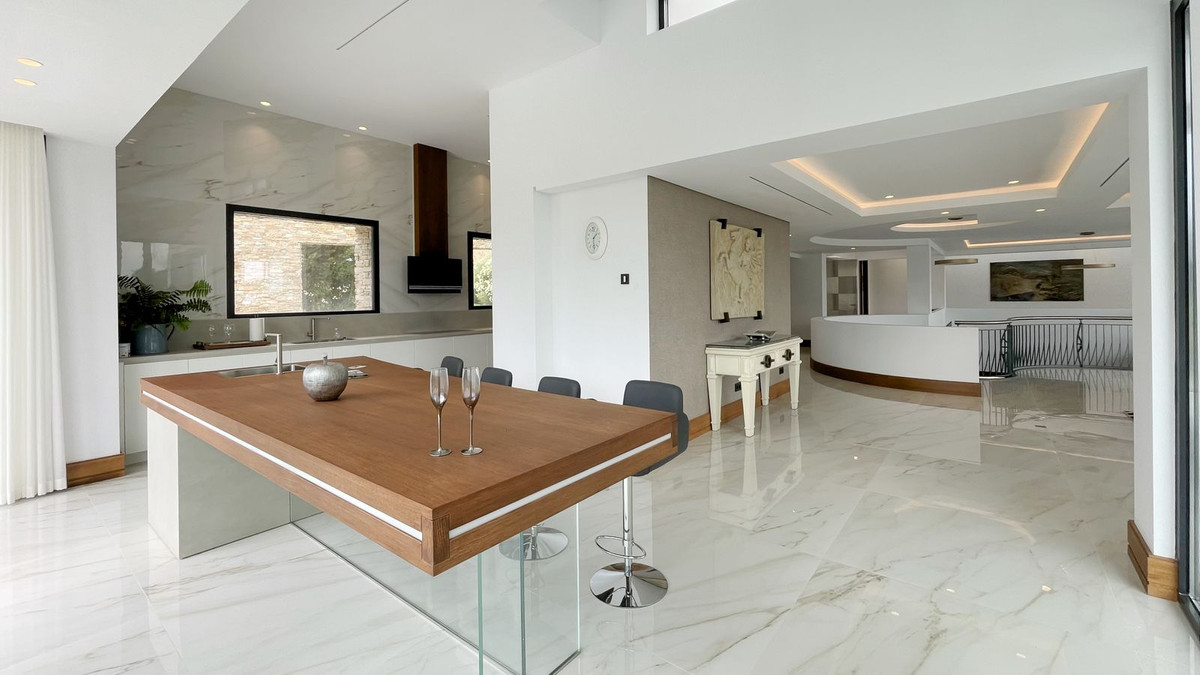 6 Bedroom Villa in San Roque - Photo 31